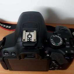Canon 650d со штатным объективом