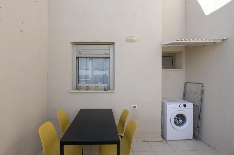 Двухэтажная квартира-пентхаус 3 комнаты в Тель-Авиве c бомбоубежищем в аренду. -  Фото 9