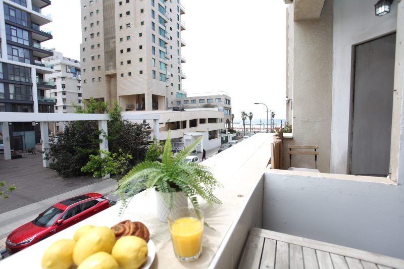Квартира в Тель-Авиве рядом с морем в аренду. -  Фото 1