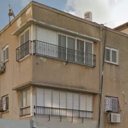 В аренду 2х-комнатная с двориком на A.D. Gordon St 32, Netanya за 3700