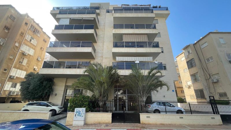 В аренду 2х-комнатная в пентхаусе на HaNegev 4, Netanya за 3000 ₪ -  Фото 1