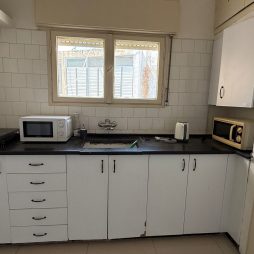 В аренду 1-комнатная с балконом на A.D. Gordon St 4, Netanya за 3100 ₪
