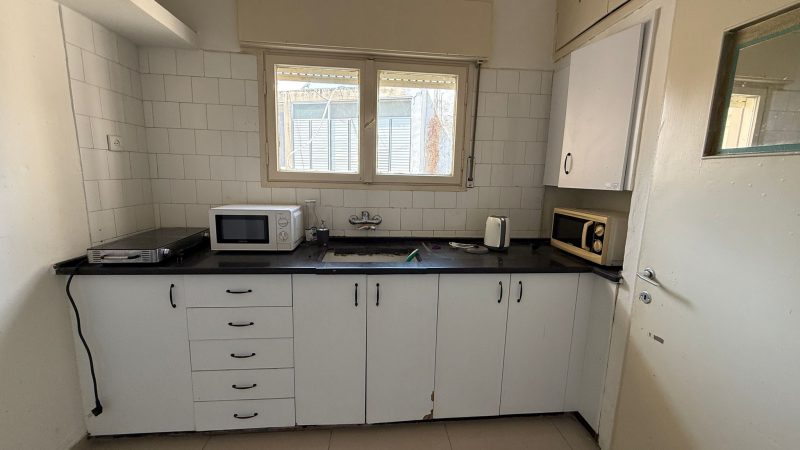В аренду 1-комнатная с балконом на A.D. Gordon St 4, Netanya за 3100 ₪ -  Фото 1
