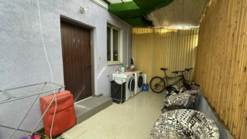 В аренду 3,5-комнатная с мебелью и двориком на Shmu'el 16, Netanya -  Фото 2