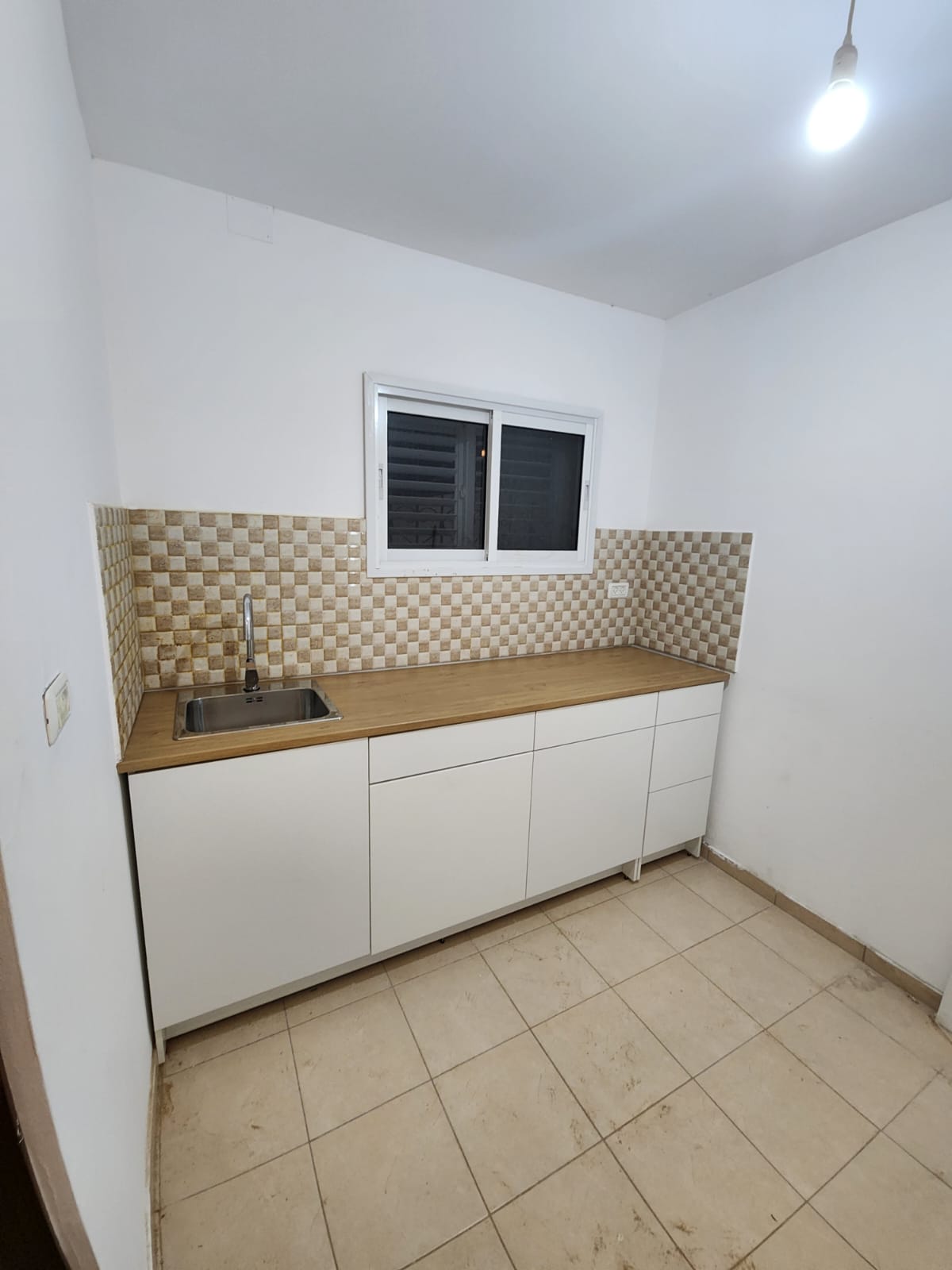 2-комнатная с выходом в гину на Барзилай, Хайфа — 1 800 ₪ -  Фото 1