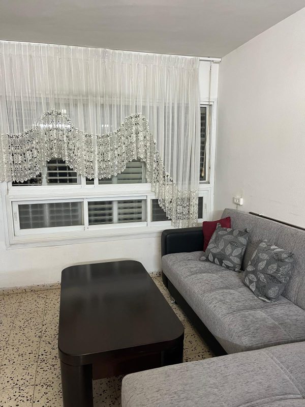 4 комнаты, 2 санузла, душевая кабинка, кладовая, кондиционеры , полностью мебель -  Фото 1