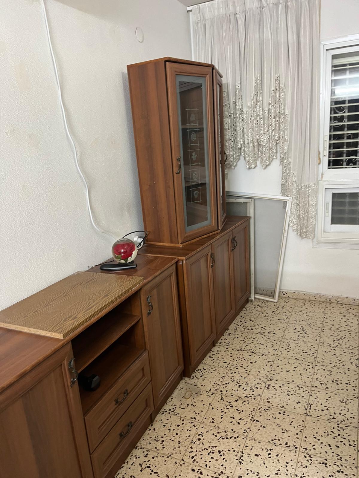 4 комнаты, 2 санузла, душевая кабинка, кладовая, кондиционеры , полностью мебель -  Фото 2