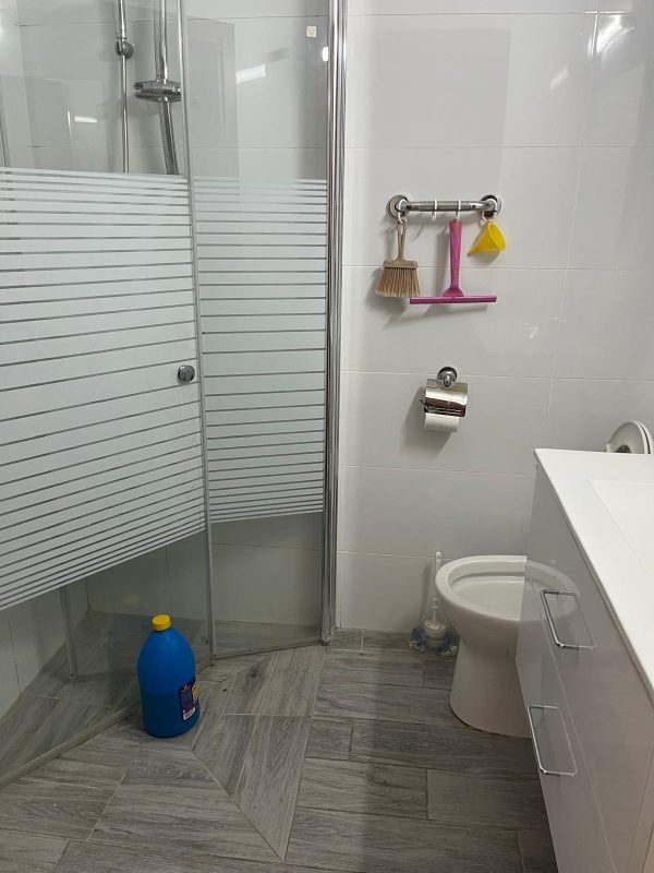 4 комнаты, 2 санузла, душевая кабинка, кладовая, кондиционеры , полностью мебель -  Фото 3