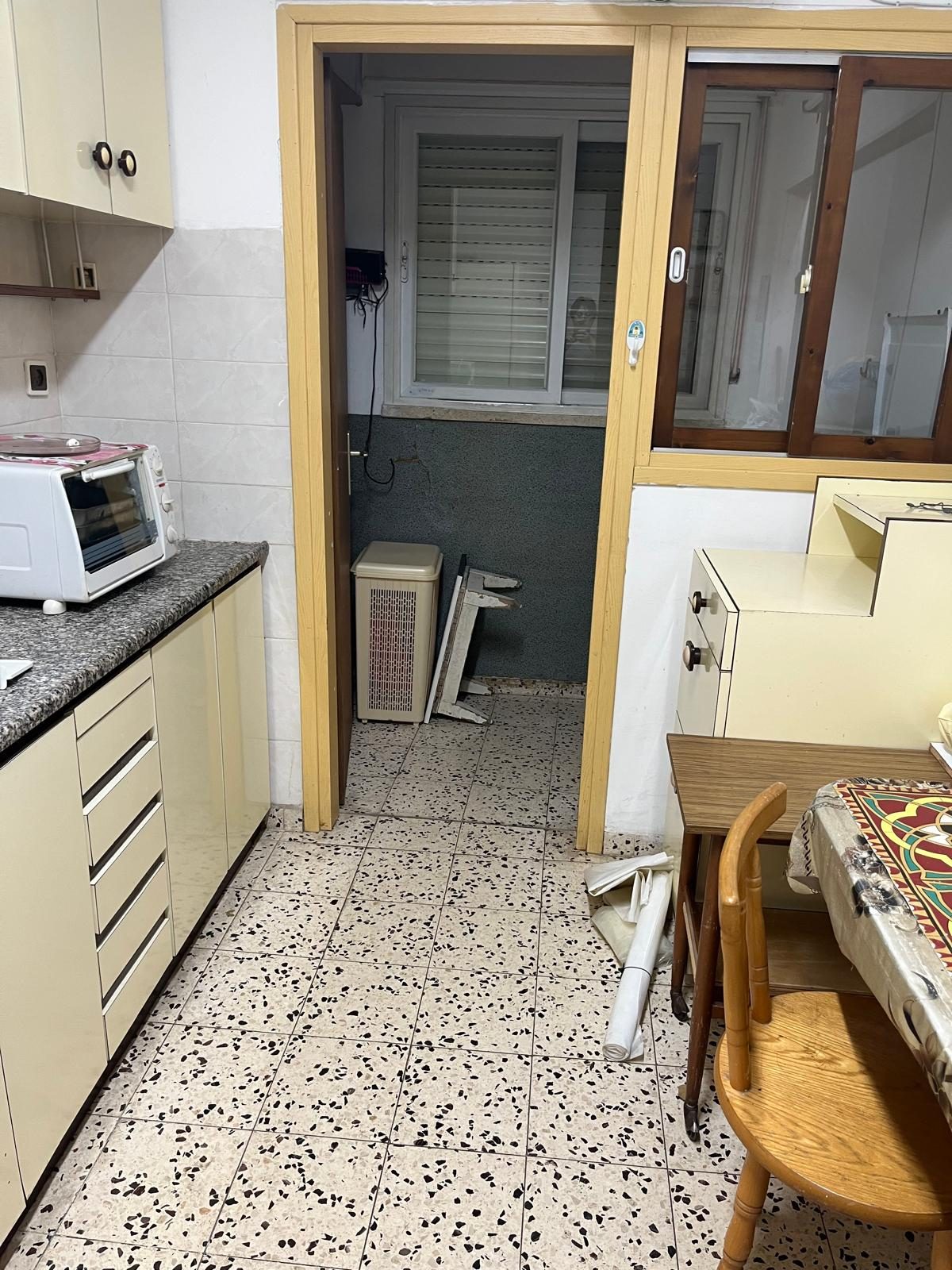 4 комнаты, 2 санузла, душевая кабинка, кладовая, кондиционеры , полностью мебель -  Фото 9